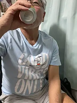 Snapshot of gholly2007 chatting on 28, 11, 2025 gholly2007 online show from 28, 11, 2025