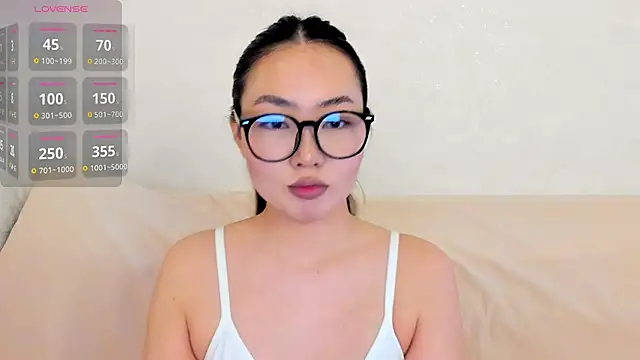 Snapshot of akino_hen chatting on 15, 10, 2025 akino hen online show from 15, 10, 2025