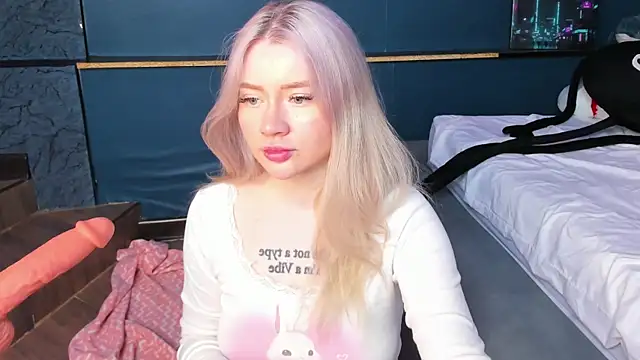 Snapshot of Lillie_Berry chatting on 20, 4, 2026 Lillie Berry online show from 20, 4, 2026
