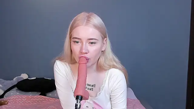 Snapshot of Lillie_Berry chatting on 28, 4, 2026 Lillie Berry online show from 28, 4, 2026