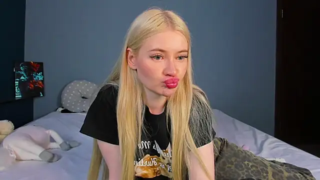 Snapshot of Lillie_Berry chatting on 30, 6, 2026 Lillie Berry online show from 30, 6, 2026