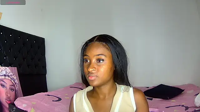 Snapshot of shantall_ebony1 chatting on 17, 12, 2025 shantall ebony1 online show from 17, 12, 2025
