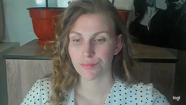 Snapshot of JuliaMuuun chatting on 18, 5, 2026 JuliaMuuun online show from 18, 5, 2026