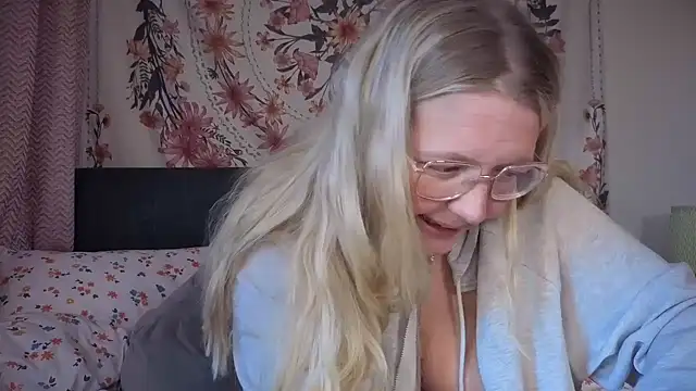 Daisyxoxo  online show from 30, 11, 2025