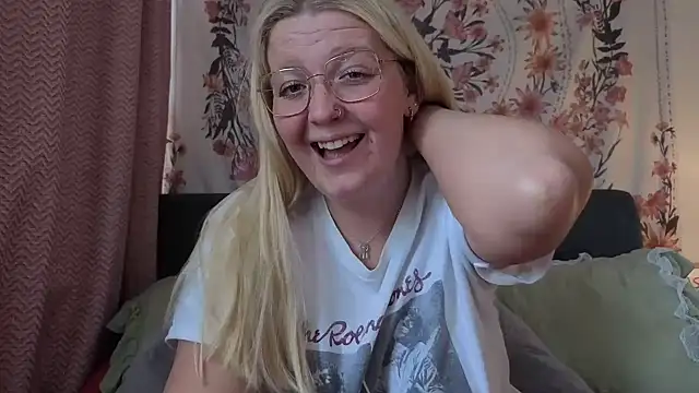 Daisyxoxo  online show from 10, 4, 2026