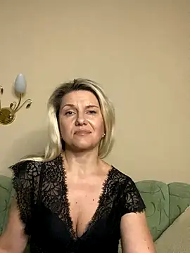 AliceSwan4011 online show from 3, 11, 2025