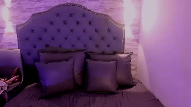 Snapshot of ValeriaJulio_ chatting on 5, 10, 2025 ValeriaJulio online show from 5, 10, 2025