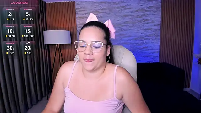Snapshot of karlie_small chatting on 14, 7, 2026 karlie small online show from 14, 7, 2026