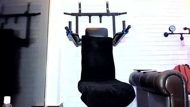 ItaloMoore online show from 4, 3, 2026