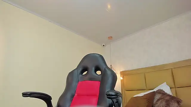 Snapshot of MELISSAROUGE chatting on 14, 4, 2026 MELISSAROUGE online show from 14, 4, 2026