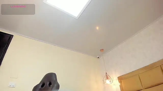 Snapshot of MELISSAROUGE chatting on 16, 4, 2026 MELISSAROUGE online show from 16, 4, 2026