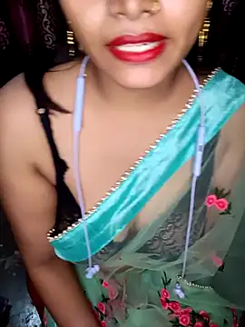 Snapshot of reena502 chatting on 2, 10, 2025 reena502 online show from 2, 10, 2025