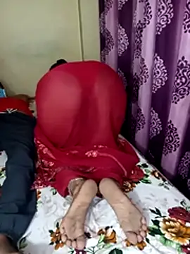 Snapshot of reena502 chatting on 6, 10, 2025 reena502 online show from 6, 10, 2025