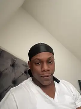 Snapshot of labishyoung25 chatting on 21, 11, 2025 labishyoung25 online show from 21, 11, 2025