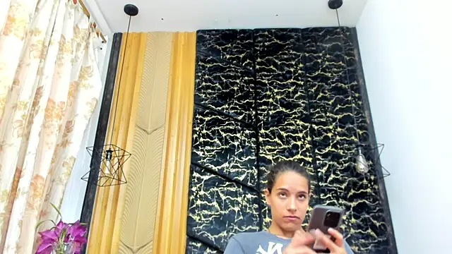 Snapshot of MiaCours chatting on 17, 5, 2026 MiaCours online show from 17, 5, 2026