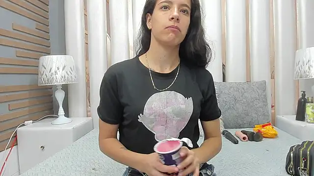 Snapshot of MiaCours chatting on 20, 6, 2026 MiaCours online show from 20, 6, 2026