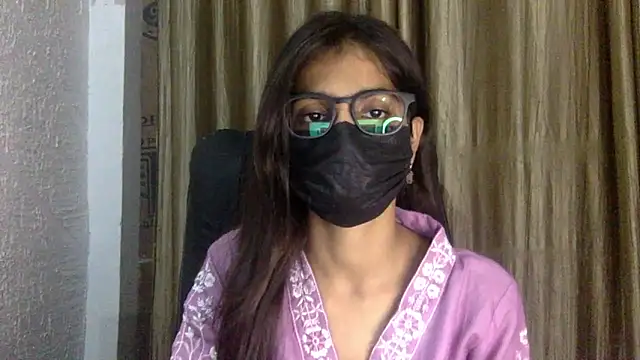 Snapshot of _kamyaa09 chatting on 14, 10, 2025  kamyaa09 online show from 14, 10, 2025