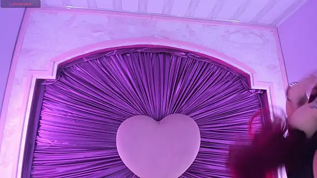 Snapshot of Lushi_Love chatting on 10, 5, 2026 Lushi Love online show from 10, 5, 2026