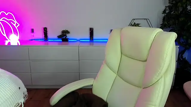 Snapshot of Anna_Snows chatting on 22, 10, 2025 Anna Snows online show from 22, 10, 2025