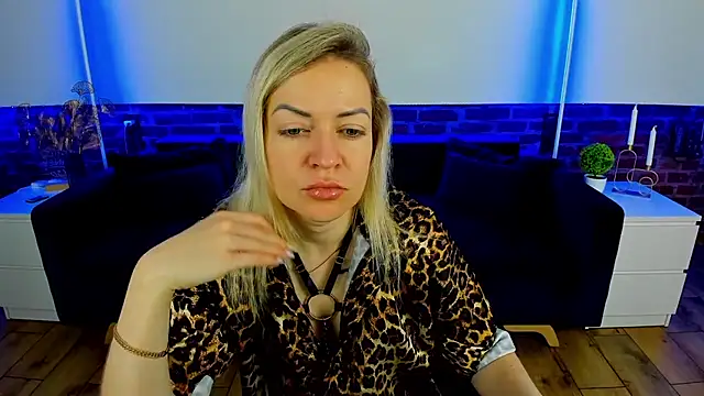 Snapshot of Anna_Snows chatting on 25, 10, 2025 Anna Snows online show from 25, 10, 2025