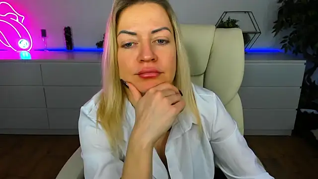 Snapshot of Anna_Snows chatting on 25, 11, 2025 Anna Snows online show from 25, 11, 2025