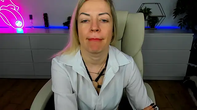 Snapshot of Anna_Snows chatting on 26, 11, 2025 Anna Snows online show from 26, 11, 2025