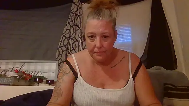 Snapshot of HotRedYeag chatting on 10, 11, 2025 HotRedYeag online show from 10, 11, 2025