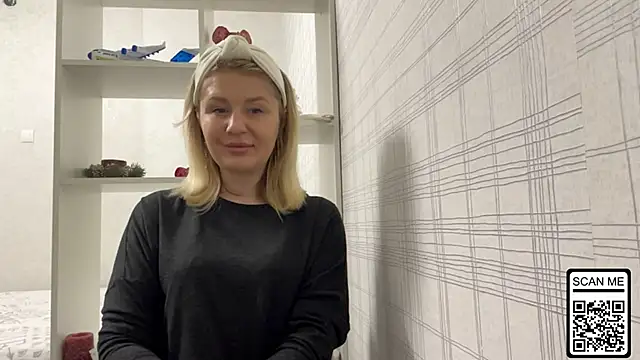 Blondie xoxoxo online show from 25, 11, 2025