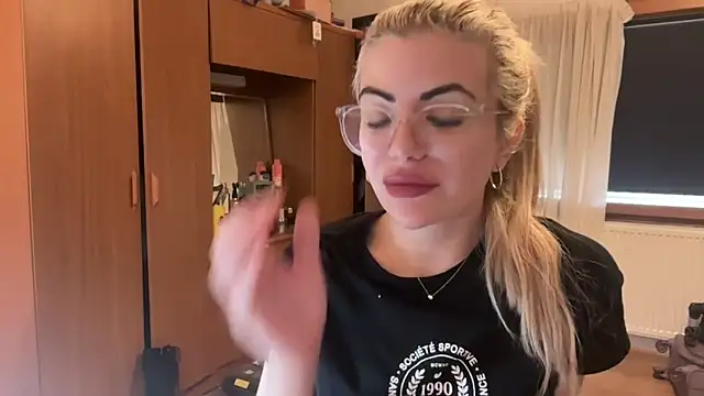 princess17 online show from 27, 9, 2025