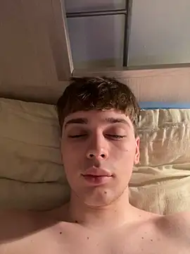 Snapshot of Fappatore_Nato05 chatting on 15, 9, 2025 Fappatore Nato05 online show from 15, 9, 2025