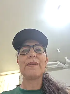 Snapshot of swity_foster chatting on 20, 5, 2026 swity foster online show from 20, 5, 2026