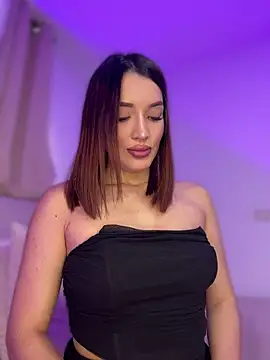 Snapshot of Bella-taylorr chatting on 11, 5, 2026 Bella-taylorr online show from 11, 5, 2026