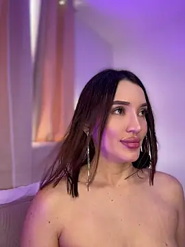 Snapshot of Bella-taylorr chatting on 11, 5, 2026 Bella-taylorr online show from 11, 5, 2026