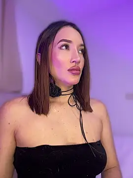 Snapshot of Bella-taylorr chatting on 25, 5, 2026 Bella-taylorr online show from 25, 5, 2026