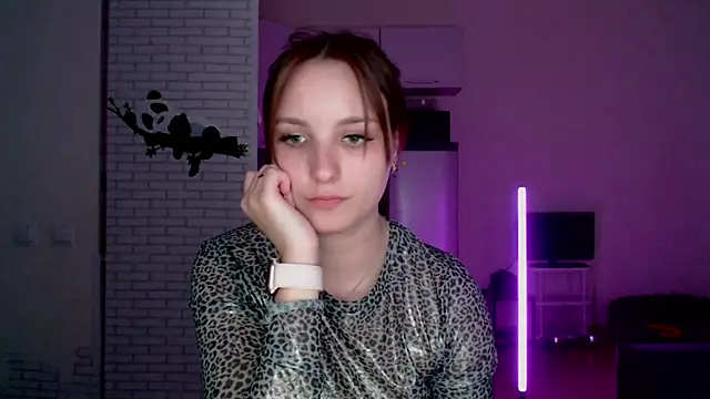 Snapshot of Leonaalove chatting on 2, 4, 2026 Leonaalove online show from 2, 4, 2026