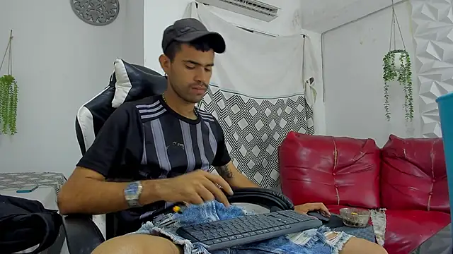 adri sexboy229 online show from 15, 10, 2025