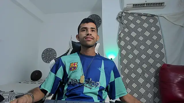 adri sexboy229 online show from 17, 10, 2025