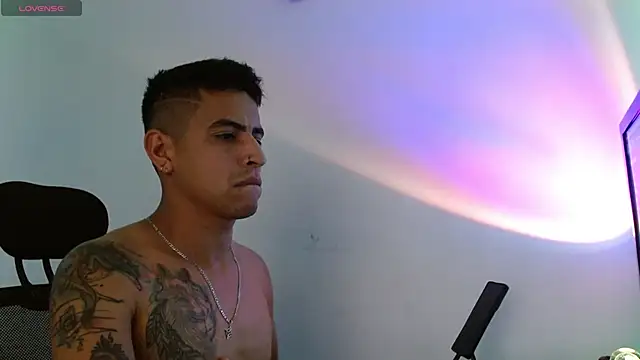 Snapshot of Juann-cock chatting on 4, 4, 2026 Juann-cock online show from 4, 4, 2026