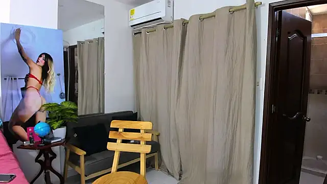 Snapshot of zou_quira chatting on 3, 2, 2026 zou quira online show from 3, 2, 2026