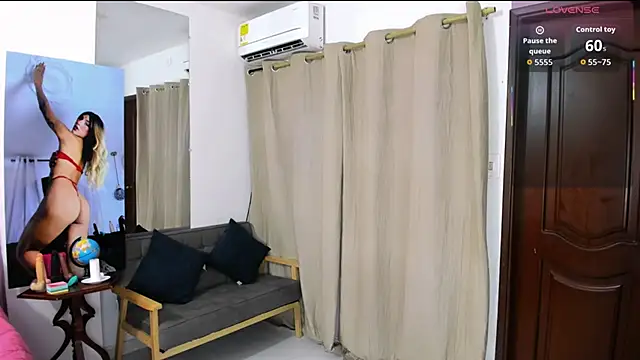 Snapshot of zou_quira chatting on 19, 2, 2026 zou quira online show from 19, 2, 2026