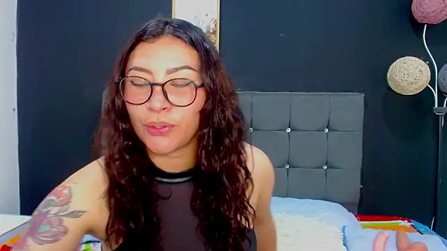 Snapshot of nicolee_8 chatting on 10, 10, 2025 nicolee 8 online show from 10, 10, 2025