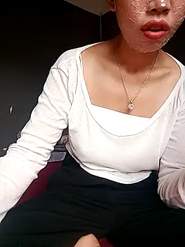 Snapshot of sulove_xx chatting on 19, 4, 2026 sulove xx online show from 19, 4, 2026