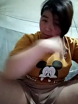 Snapshot of quynhkoolbae chatting on 17, 4, 2026 quynhkoolbae online show from 17, 4, 2026