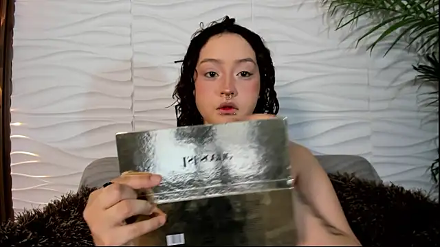Snapshot of Suxan_White_ chatting on 1, 5, 2026 Suxan White online show from 1, 5, 2026
