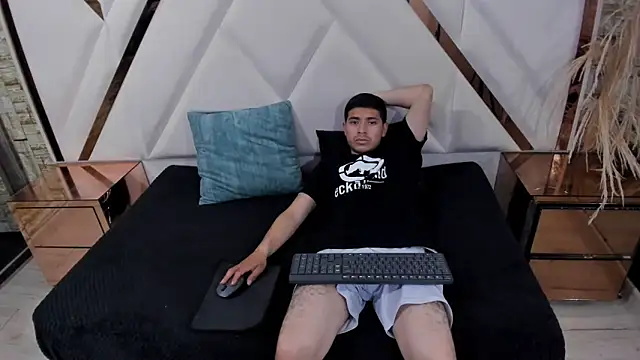 Snapshot of PleasureDuo69 chatting on 15, 10, 2025 PleasureDuo69 online show from 15, 10, 2025