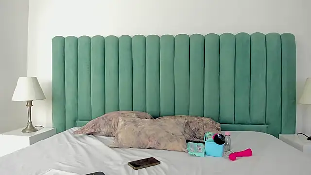 EmilyHanks  online show from 18, 11, 2025