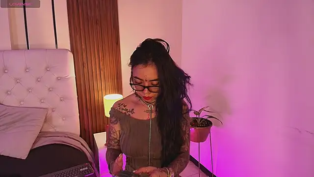 Snapshot of ViolettaAlemida chatting on 6, 1, 2026 ViolettaAlemida online show from 6, 1, 2026