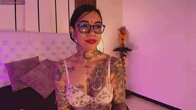 Snapshot of ViolettaAlemida chatting on 7, 1, 2026 ViolettaAlemida online show from 7, 1, 2026