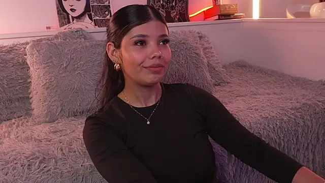 Snapshot of sophieee_art chatting on 20, 4, 2026 sophieee art online show from 20, 4, 2026