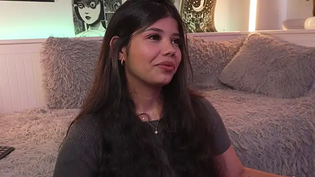 Snapshot of sophieee_art chatting on 7, 5, 2026 sophieee art online show from 7, 5, 2026